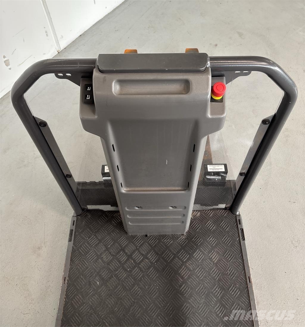 UniCarriers EPL100 Low lift order picker
