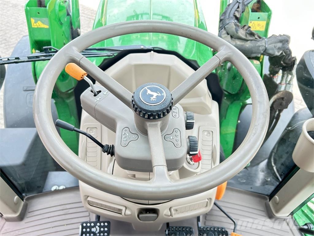 John Deere 6155M Tractoren