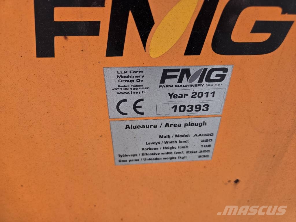 FMG 320 Nivelaura Snöblad och plogar