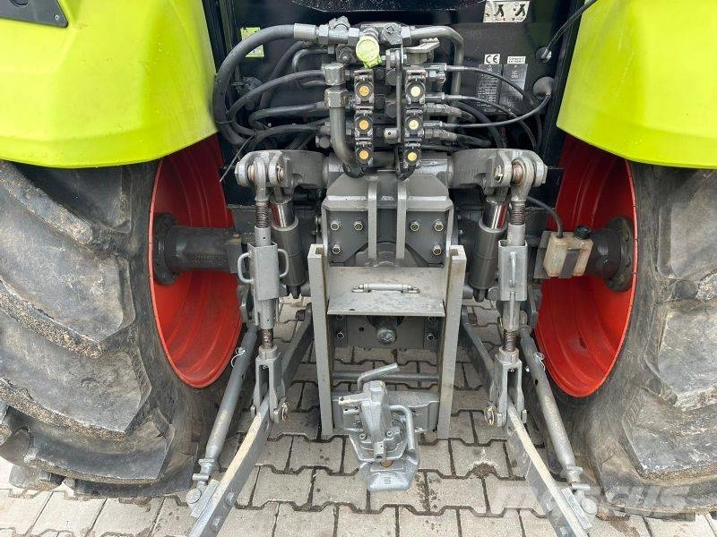 CLAAS Axos 320 Traktory