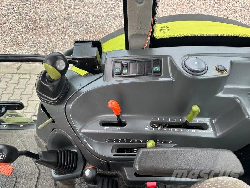 CLAAS Axos 320 Traktory