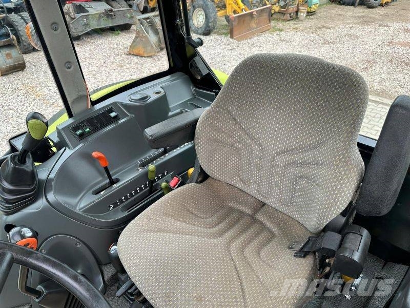 CLAAS Axos 320 Traktory
