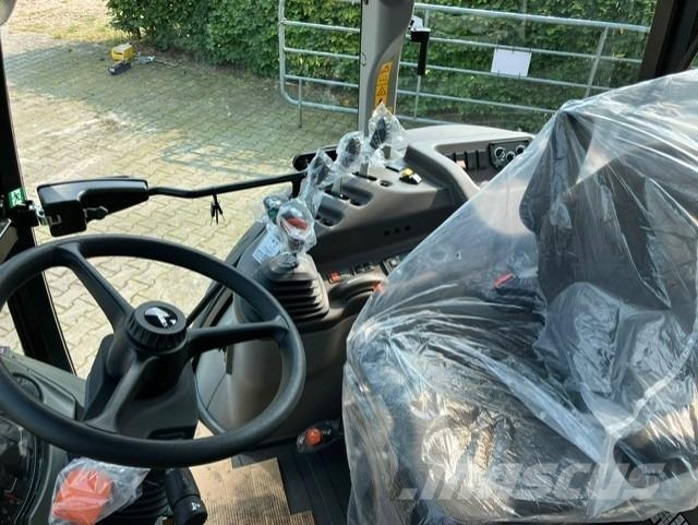 CLAAS Axos 240 Advanced Traktory