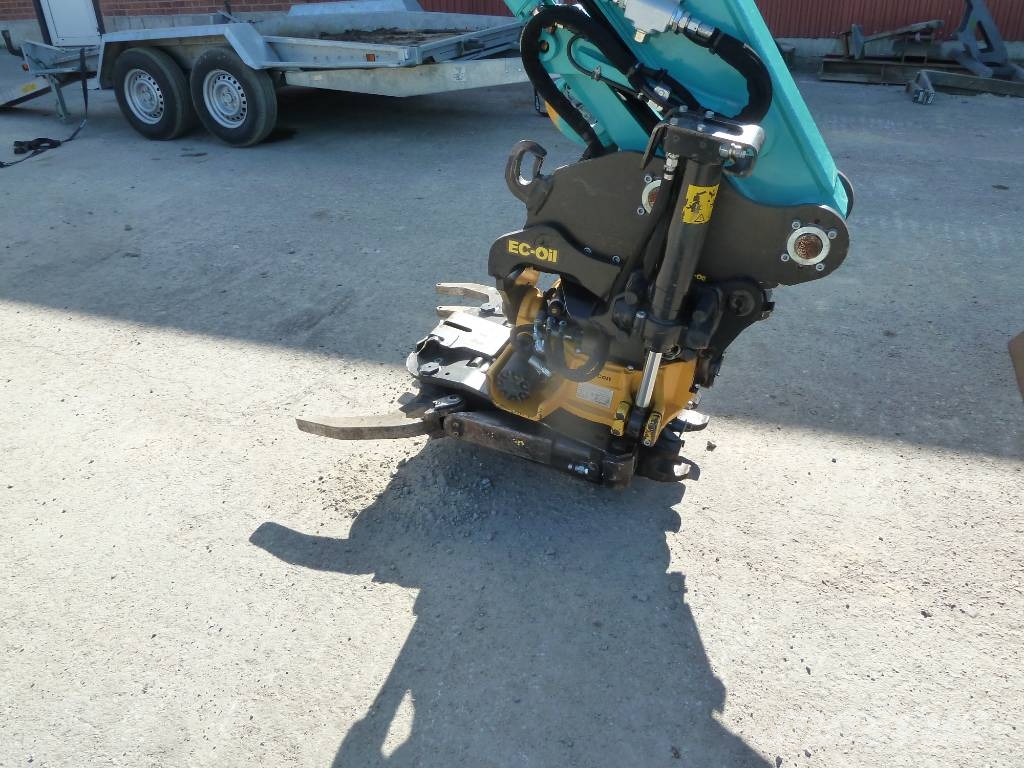 Kobelco SK75SR-7 / 1.600 tinm. Excavatoare 7t - 12t