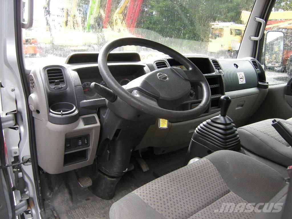 Nissan Cabstar mit GSR E210PX Колінчаті підйомники
