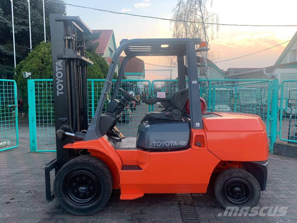Toyota 7 FG 45 V-2534 OB Gázüzemű targoncák