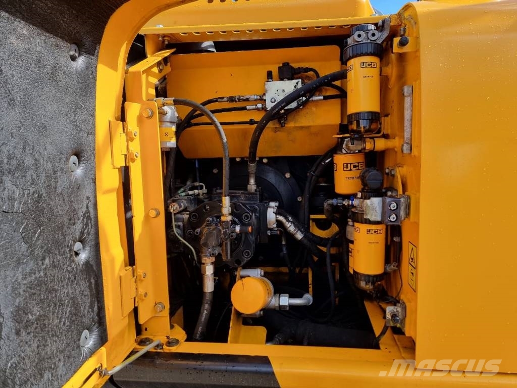 JCB JS 130 LC Paletli ekskavatörler