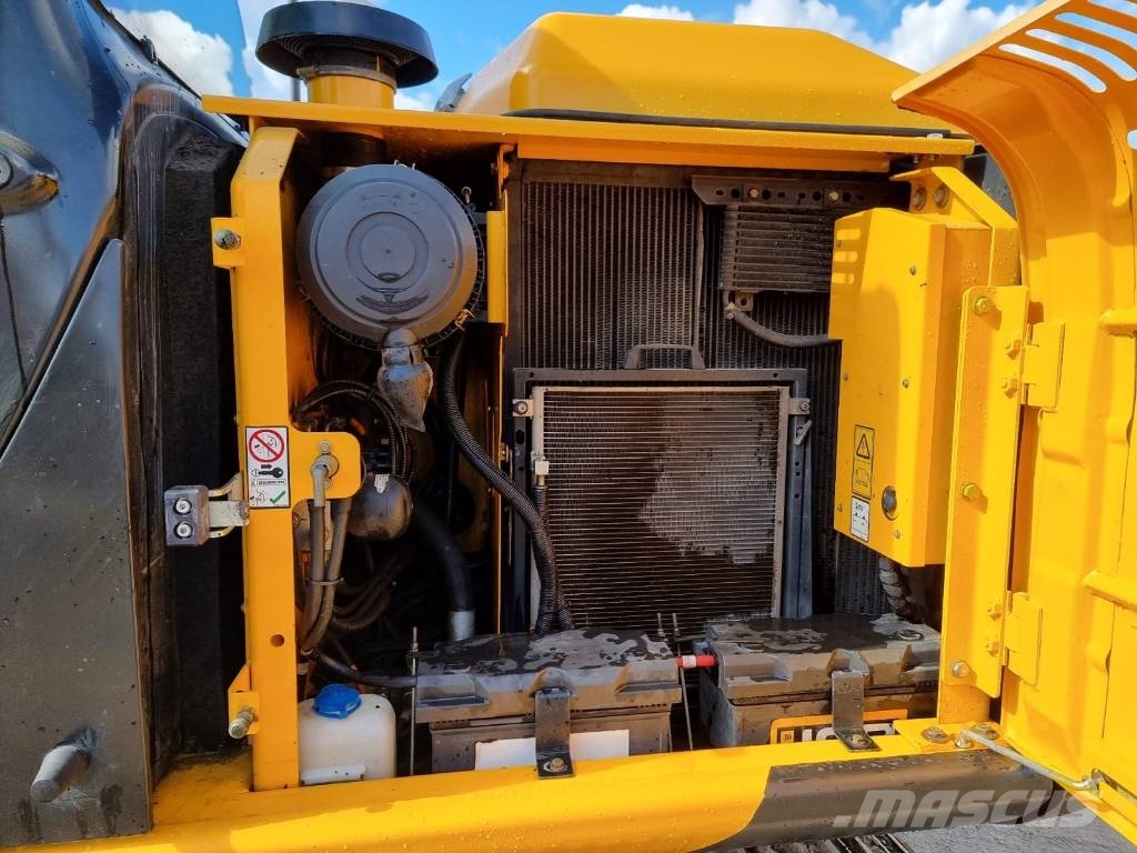 JCB JS 130 LC Paletli ekskavatörler