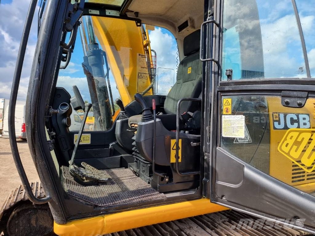 JCB JS 130 LC Paletli ekskavatörler