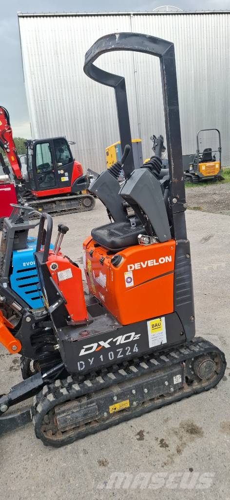 Develon Kurzheckbagger DX 10Z Rupsgraafmachines