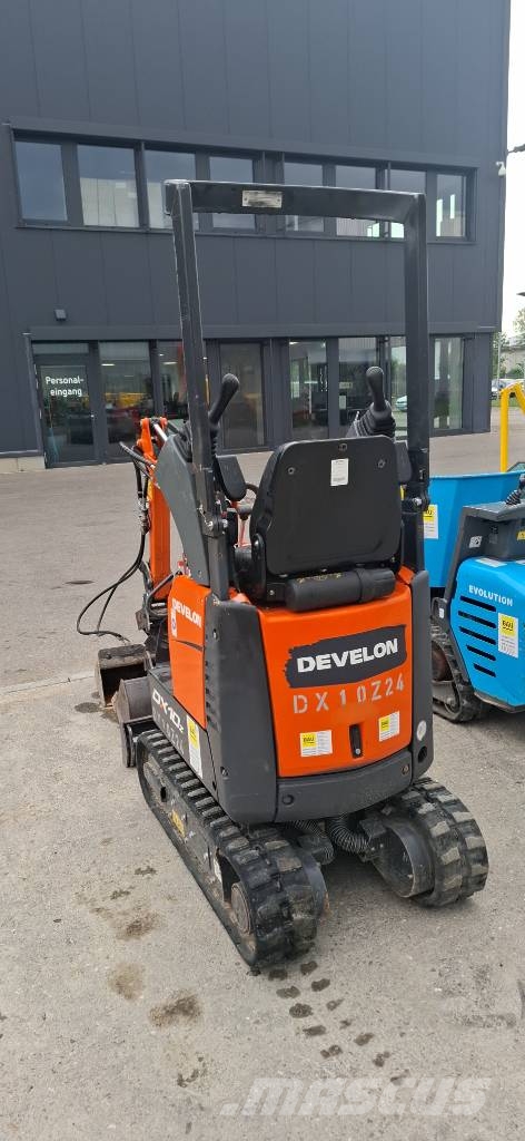 Develon Kurzheckbagger DX 10Z Rupsgraafmachines