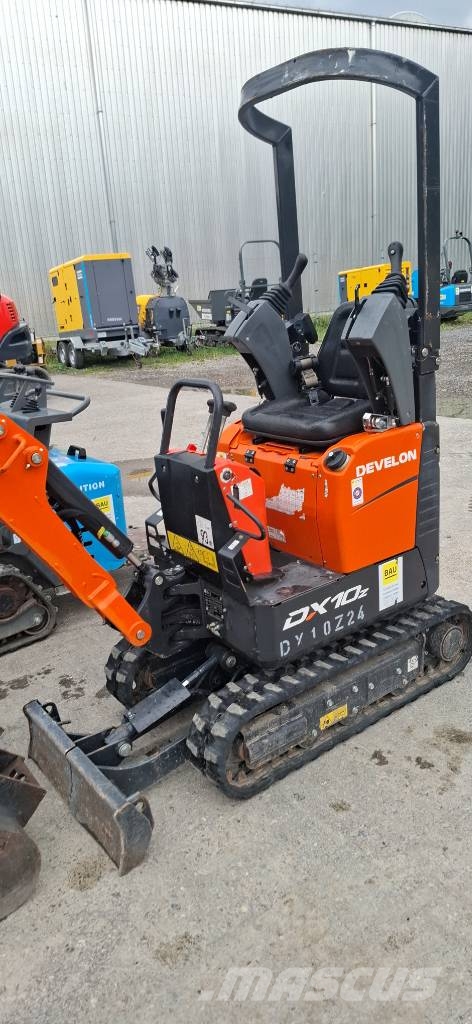 Develon Kurzheckbagger DX 10Z Rupsgraafmachines