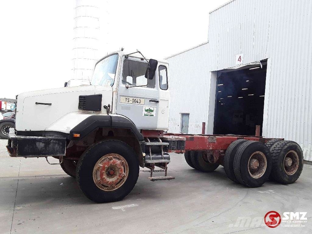 Renault CBH 340 Camiones con chasís y cabina