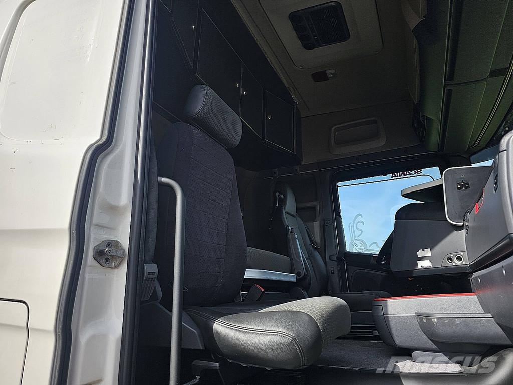 Scania R490 8X2*6 HMF 6020K6 Camiones de cama baja