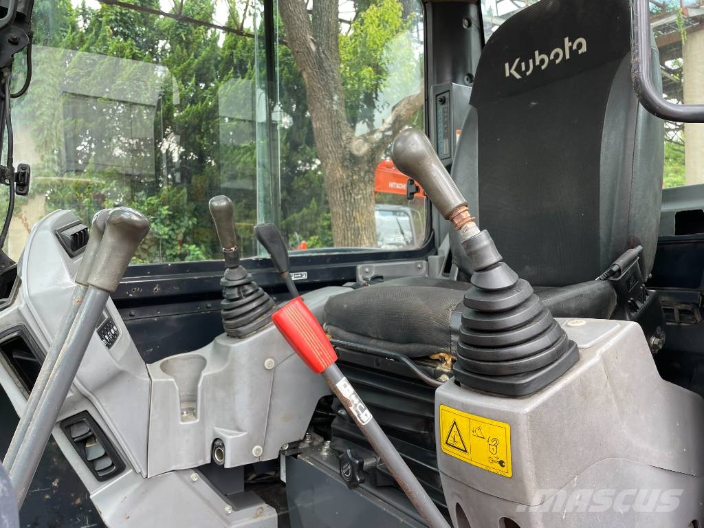 Kubota KX165 Roomikekskavaatorid