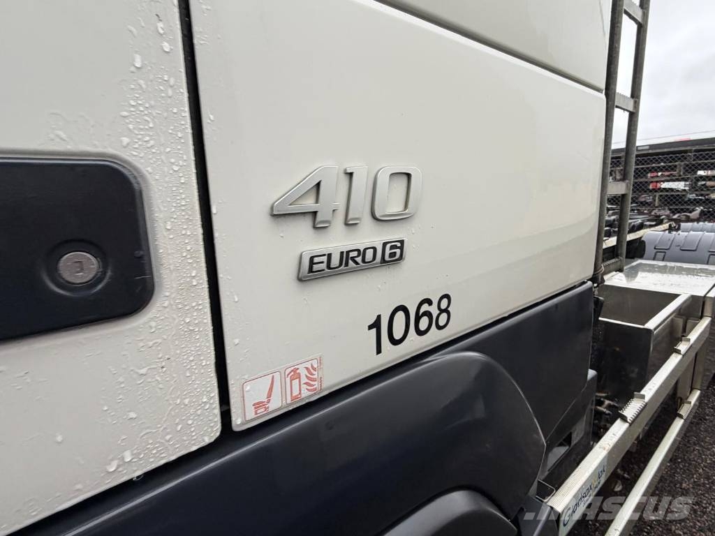Volvo FM 6*2  Lågmilare Treileri ar āķi