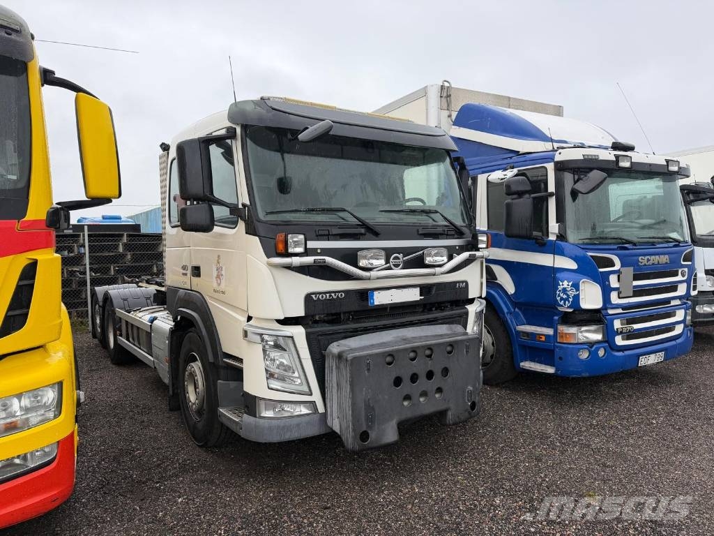 Volvo FM 6*2  Lågmilare Treileri ar āķi