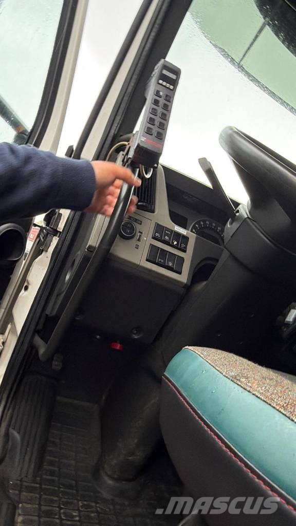 Volvo FM 6*2  Lågmilare Treileri ar āķi