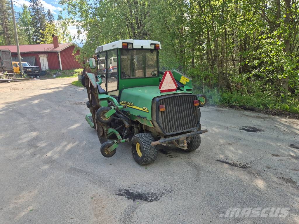 John Deere 1600 ركوب الحشائش