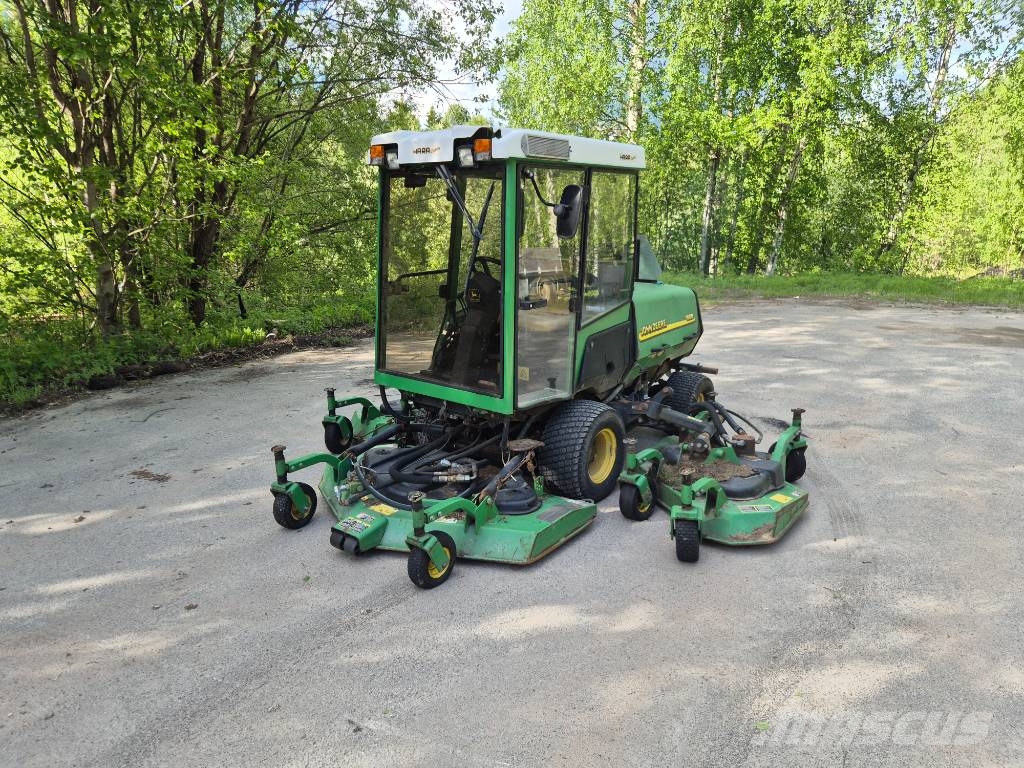 John Deere 1600 ركوب الحشائش