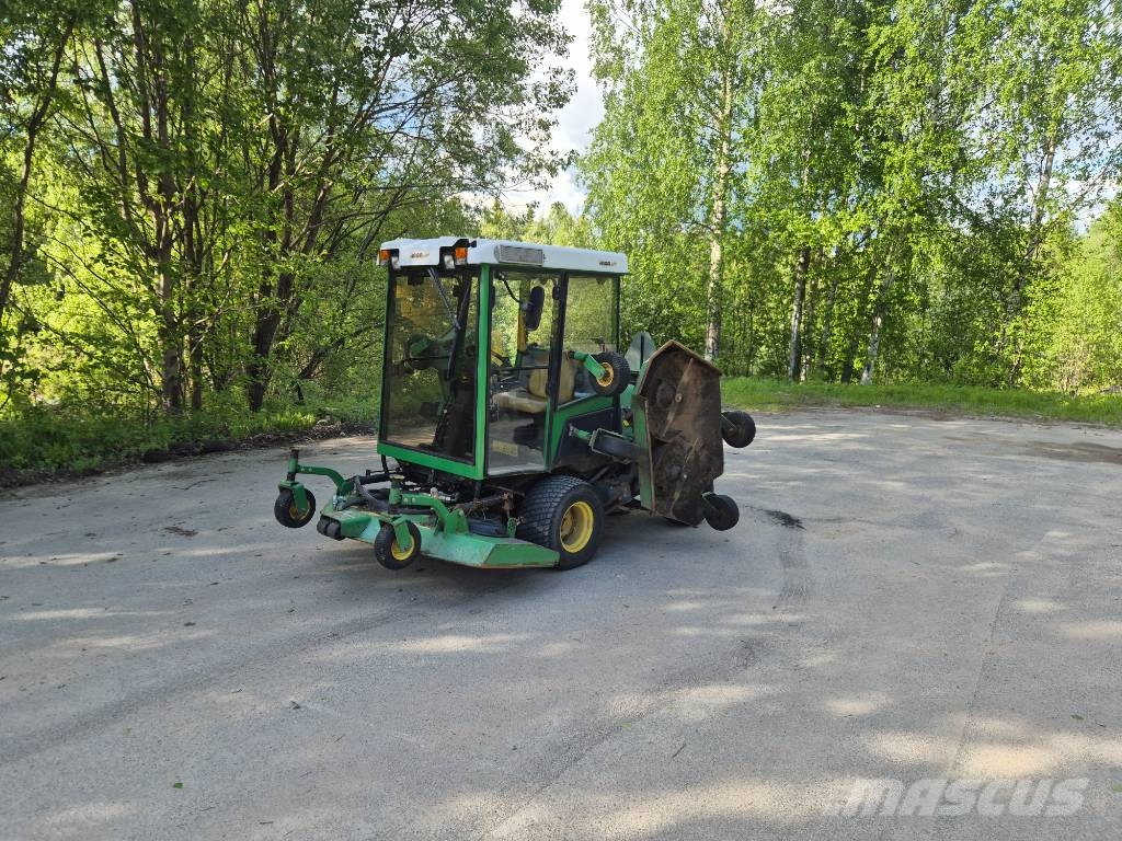 John Deere 1600 ركوب الحشائش