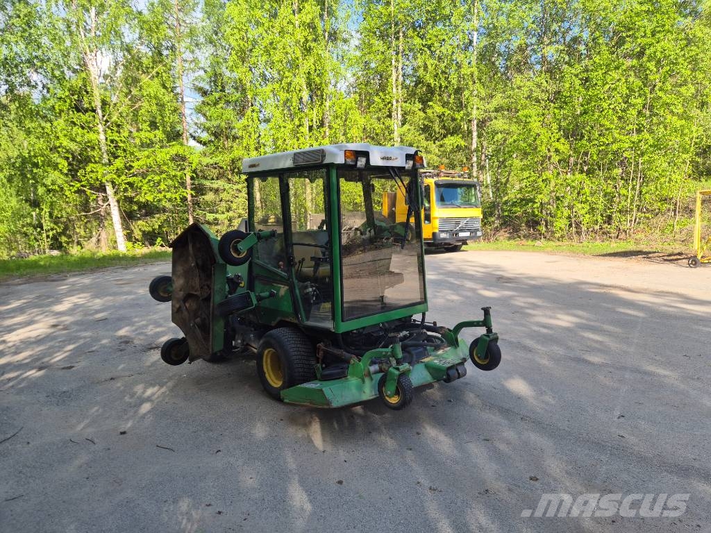John Deere 1600 ركوب الحشائش