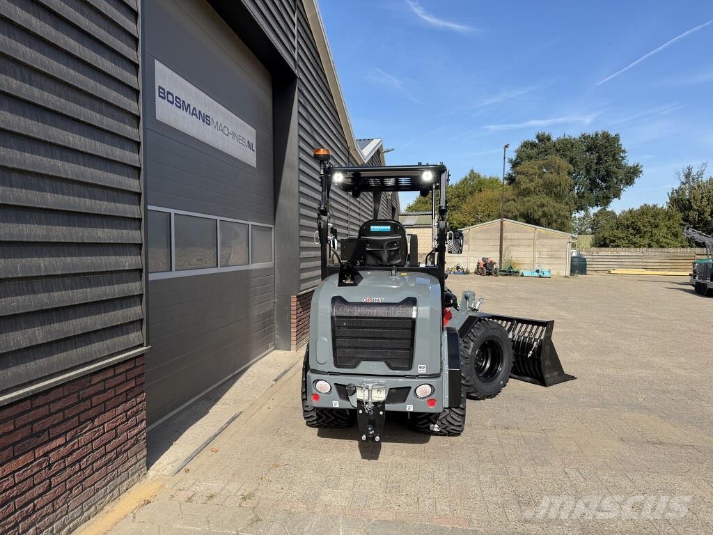 GiANT G2700 X-TRA HD + minishovel NIEUW zeer compleet! € Rataslaadurid