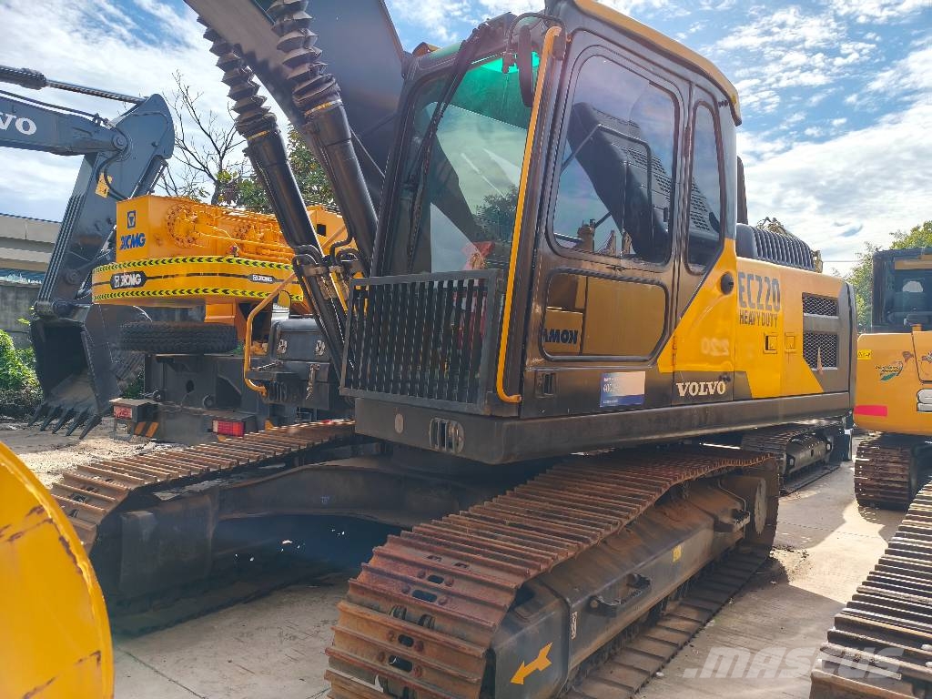 Volvo EC 220 Gravemaskiner på larvebånd