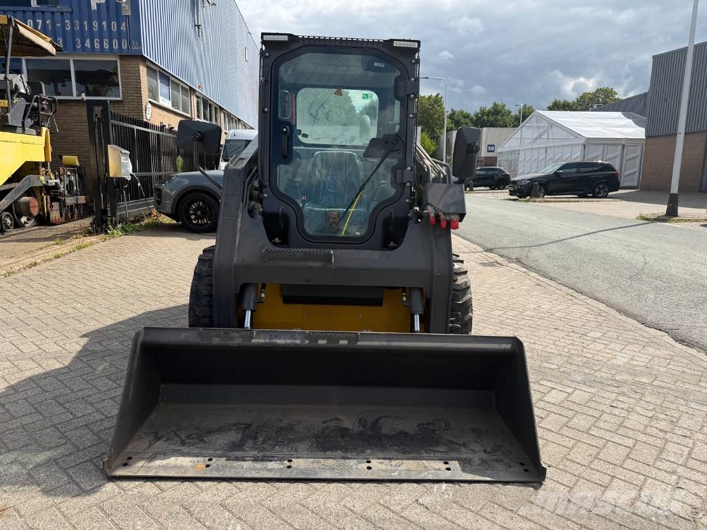 XCMG XC 740 K ( UNUSED NEW ) لوادر انزلاقية التوجيه