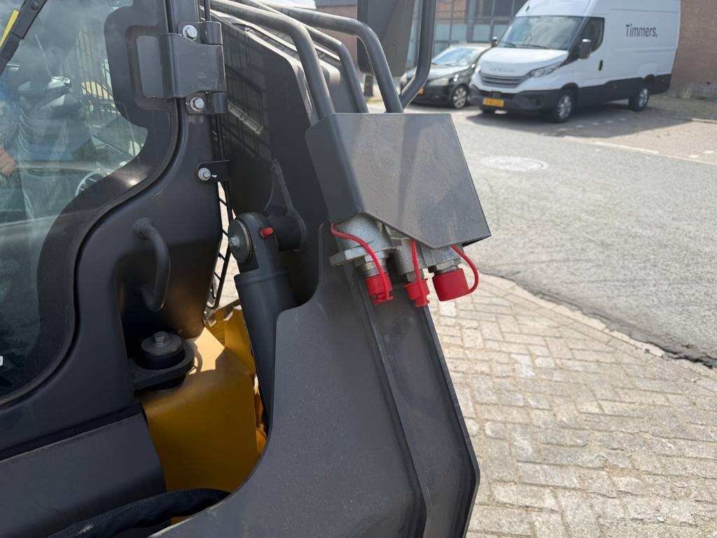 XCMG XC 740 K ( UNUSED NEW ) لوادر انزلاقية التوجيه