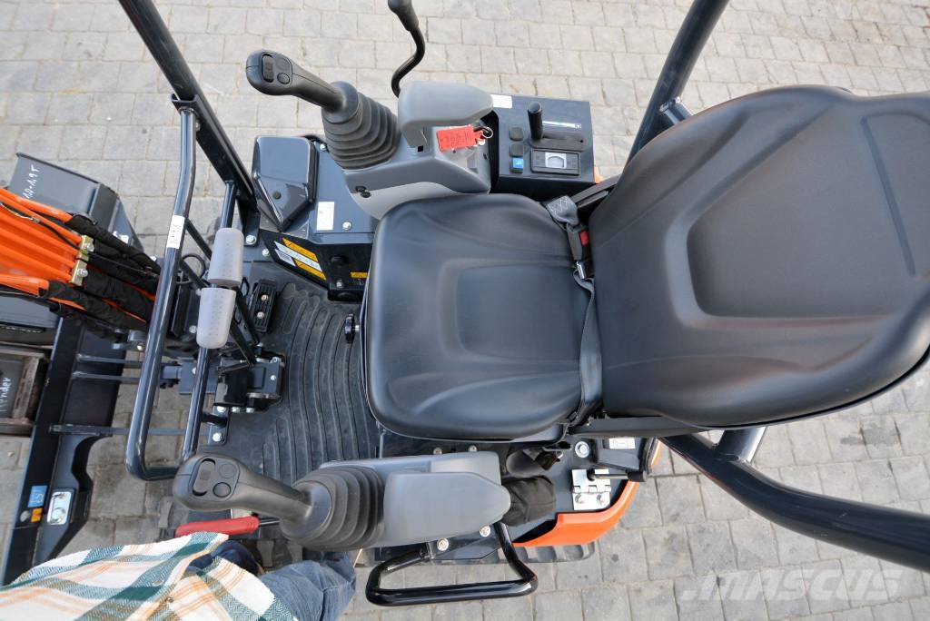 Hitachi ZX 19 U-6 小型挖掘机