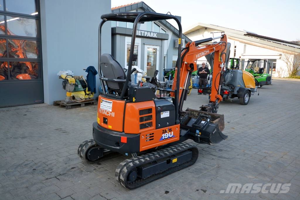 Hitachi ZX 19 U-6 小型挖掘机