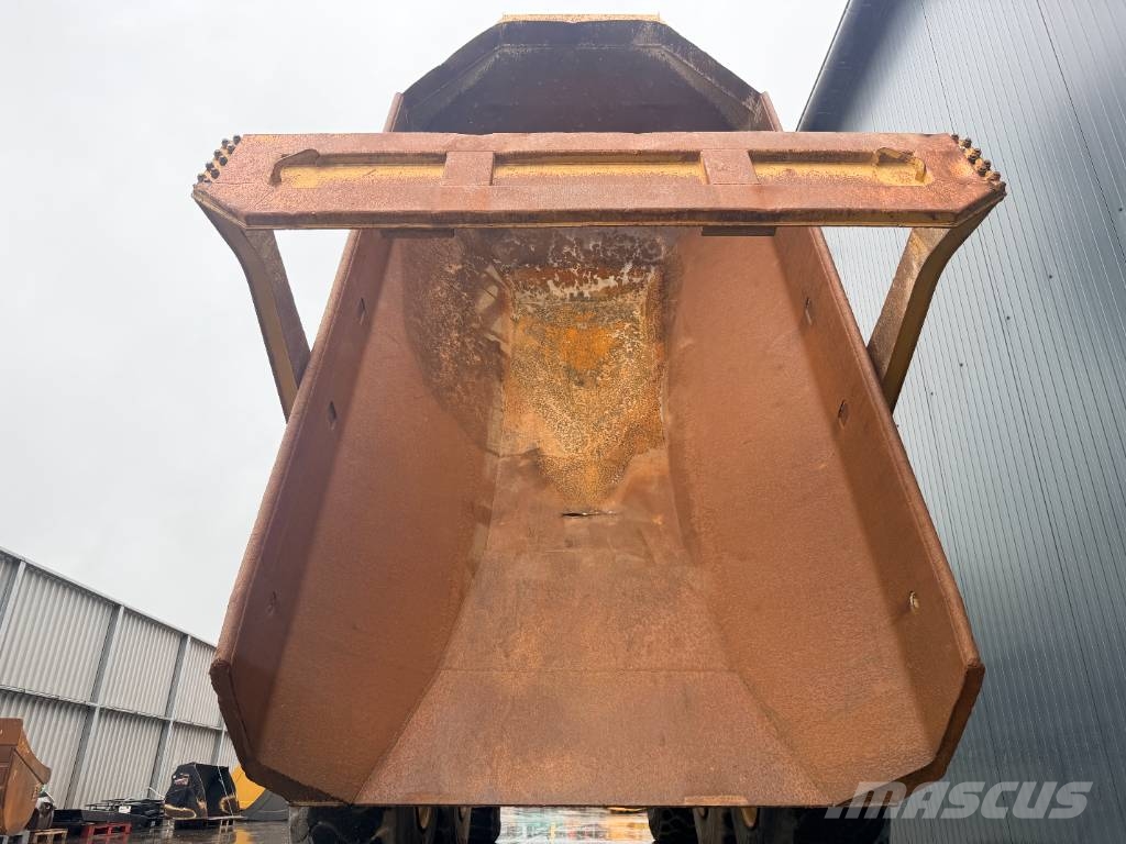 CAT 735 Knik dumptrucks
