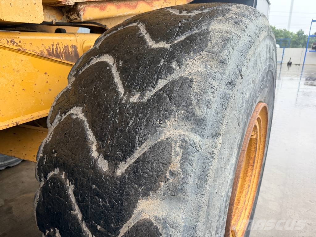 CAT 735 Knik dumptrucks