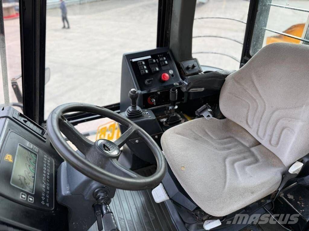 JCB 718 Karjeriniai savivarčiai