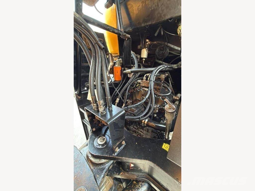 JCB 718 Karjeriniai savivarčiai