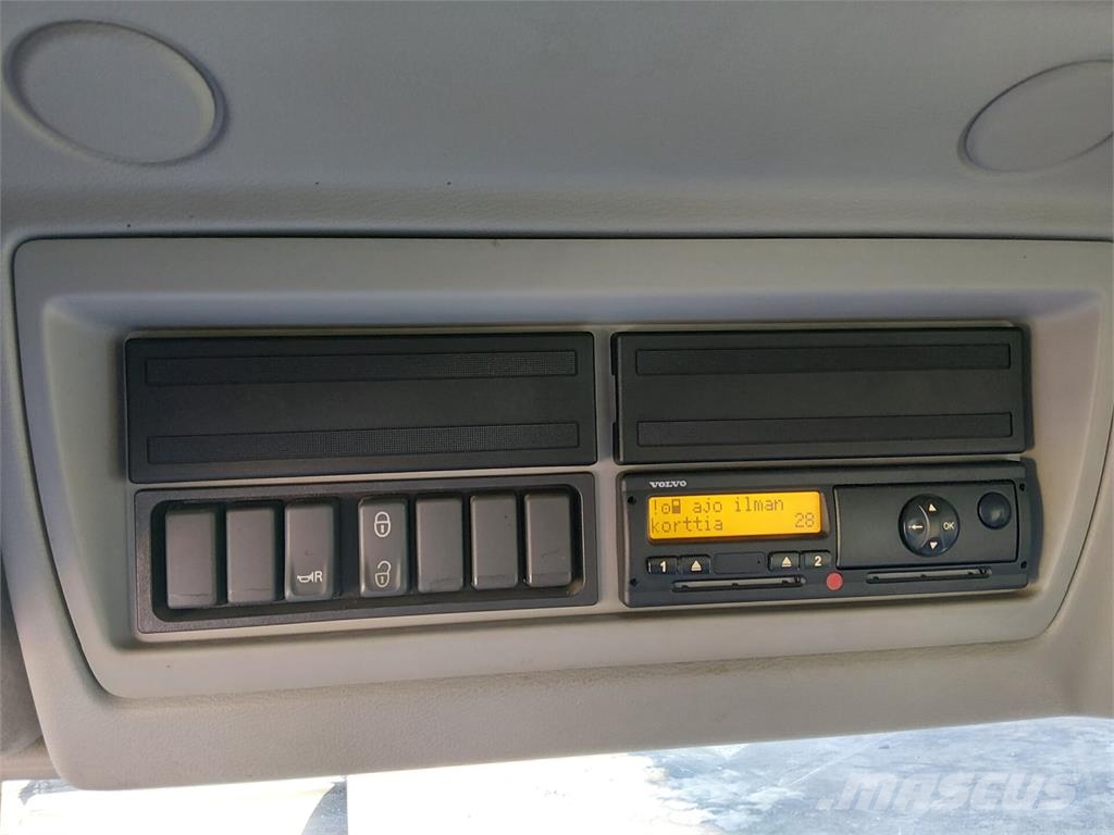 Volvo FLL 240 Camiones caja cerrada