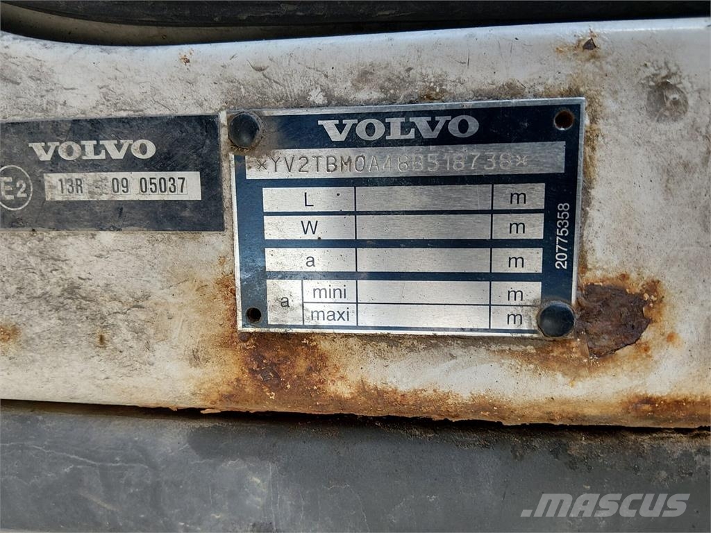Volvo FLL 240 Camiones caja cerrada