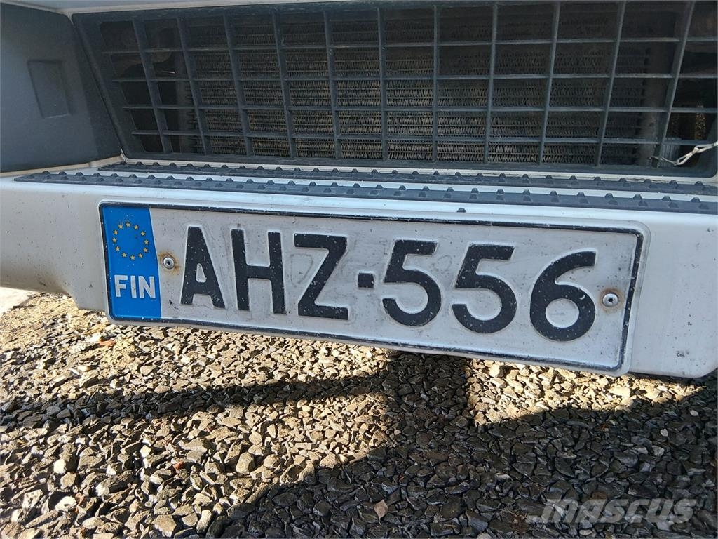Volvo FLL 240 Camiones caja cerrada