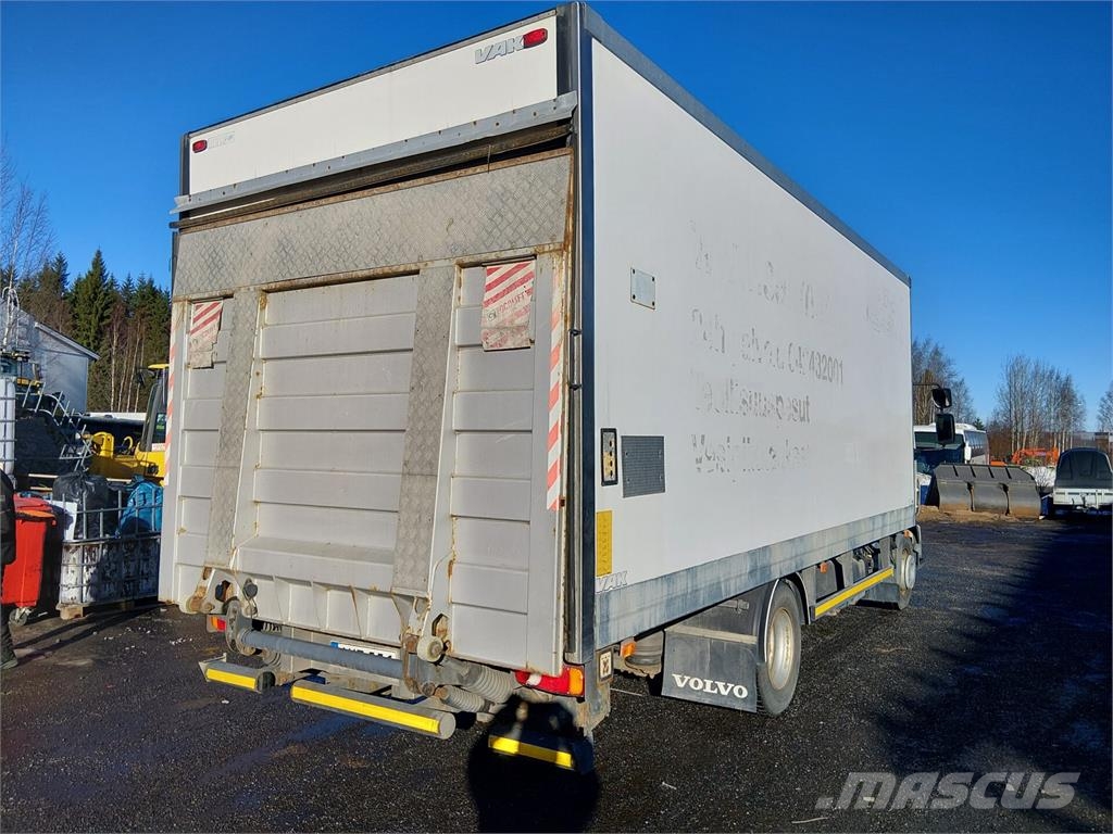Volvo FLL 240 Camiones caja cerrada