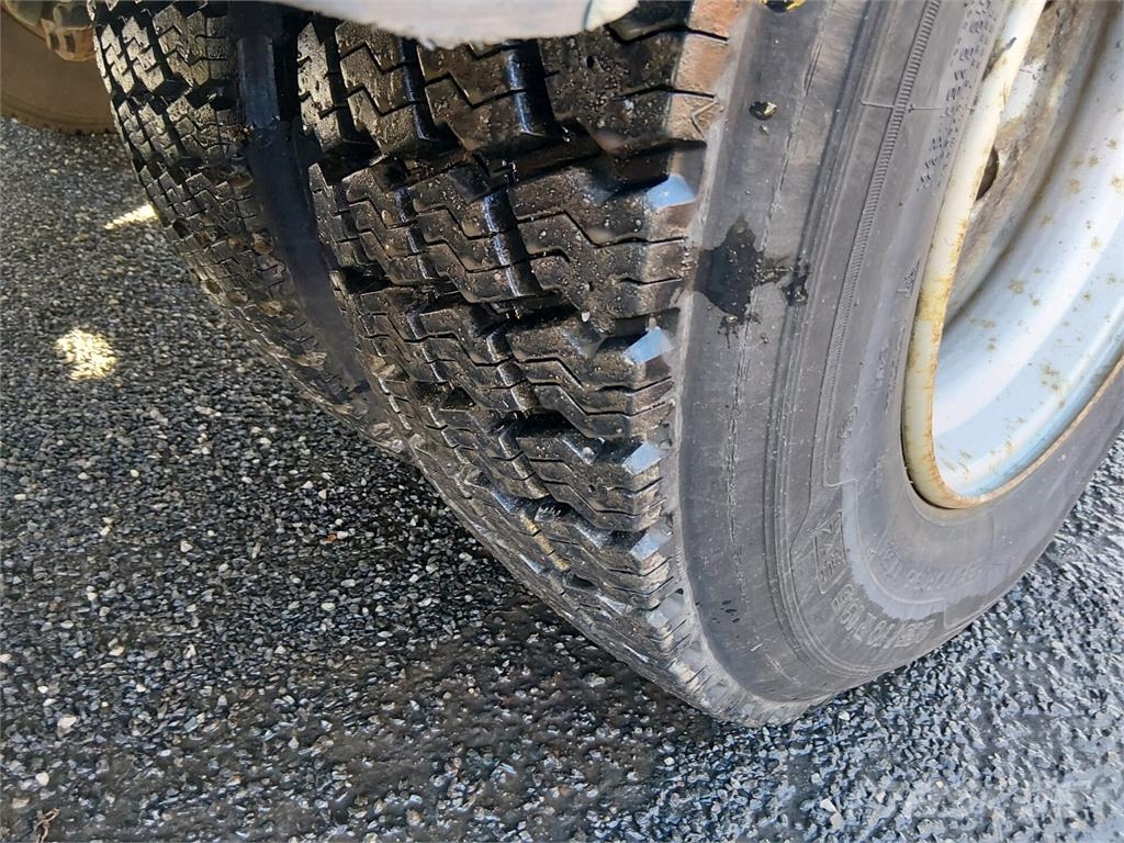 Volvo FLL 240 Camiones caja cerrada