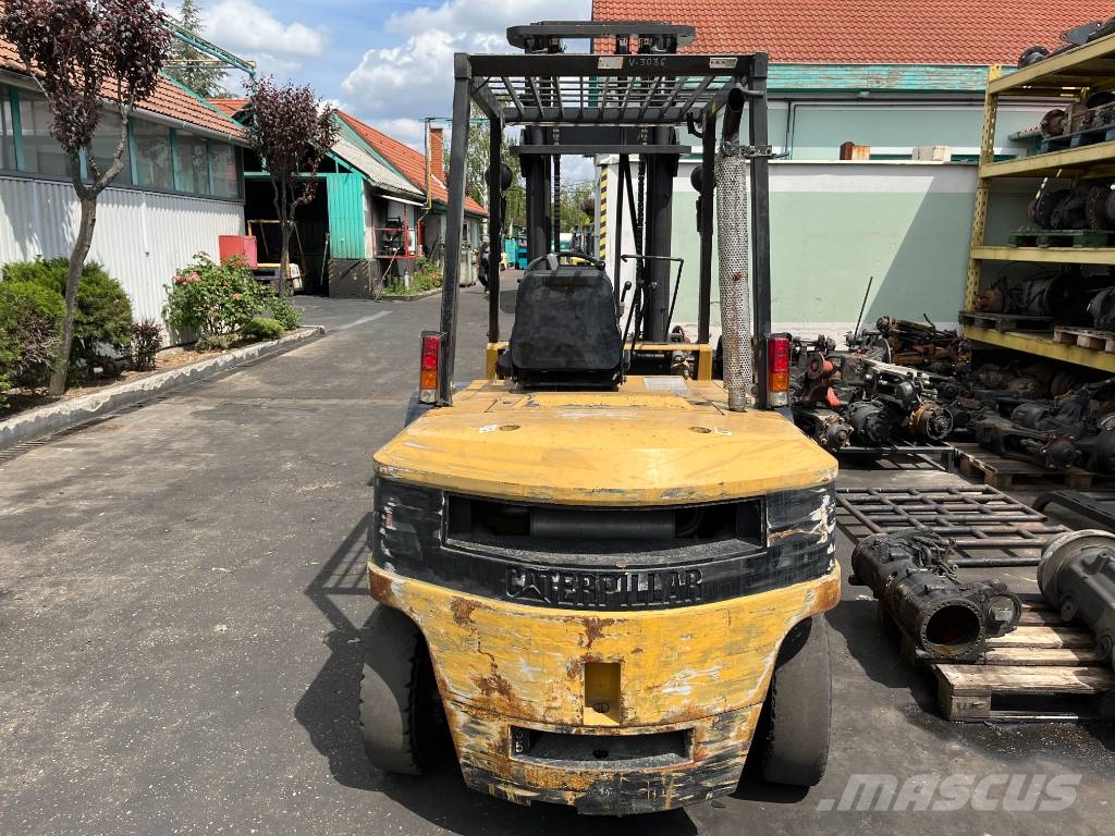 CAT DP40TAC V-3036 OB شاحنات الديزل