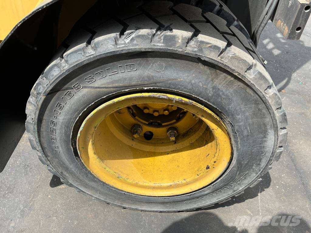 CAT DP40TAC V-3036 OB شاحنات الديزل