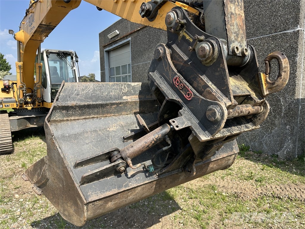 Liebherr 904 Εκσκαφείς με ερπύστριες