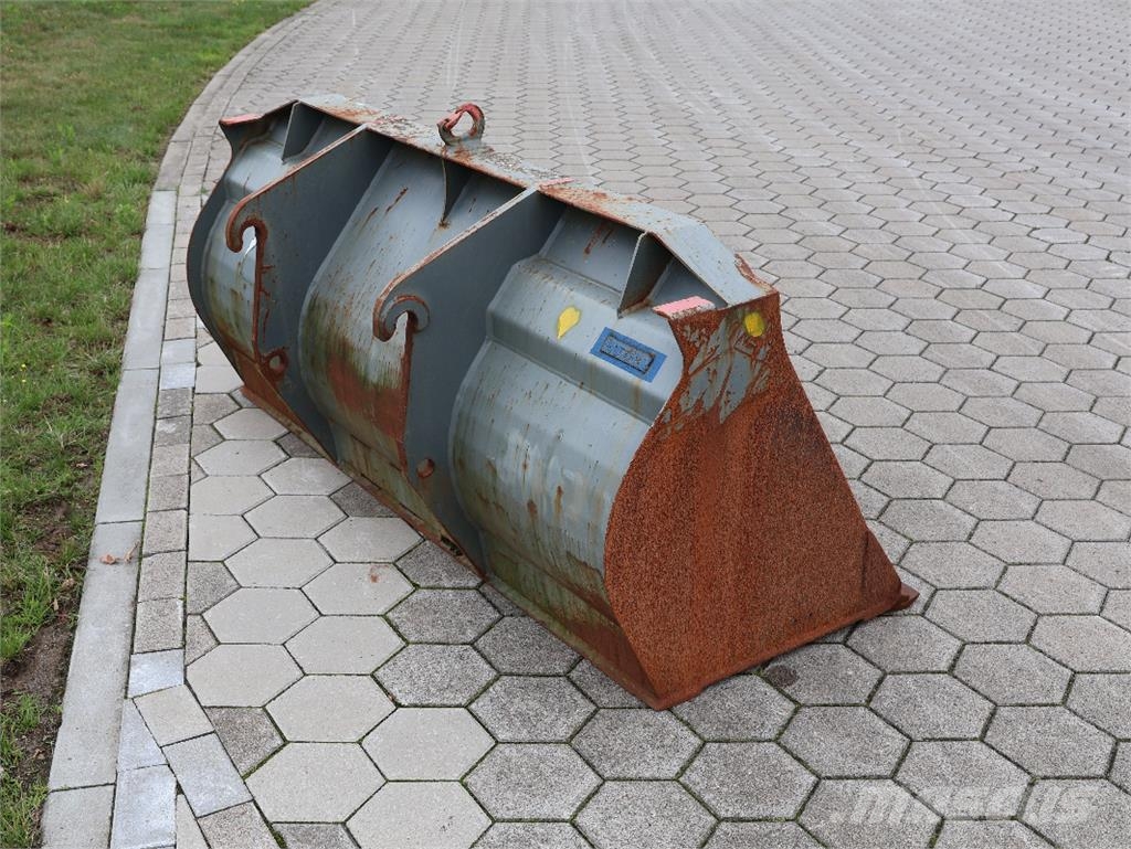 LADESCHAUFEL 1900 MM BREI Tool carriers