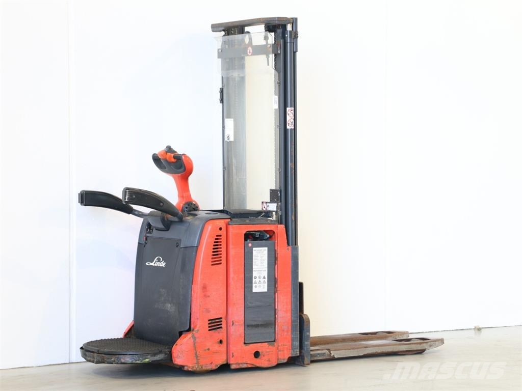 Linde D12AP/133-00 Pedestrian stacker