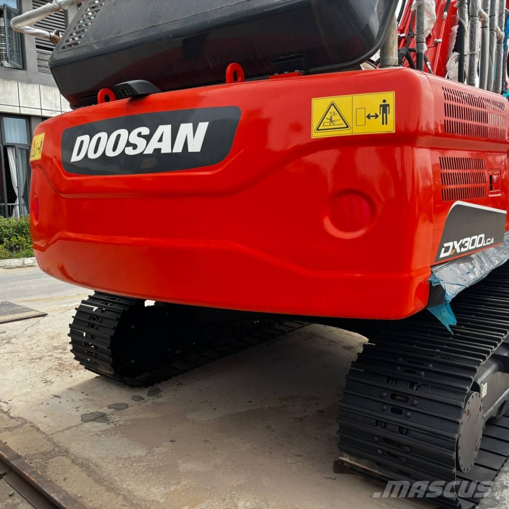 Doosan DX 300 Raupenbagger