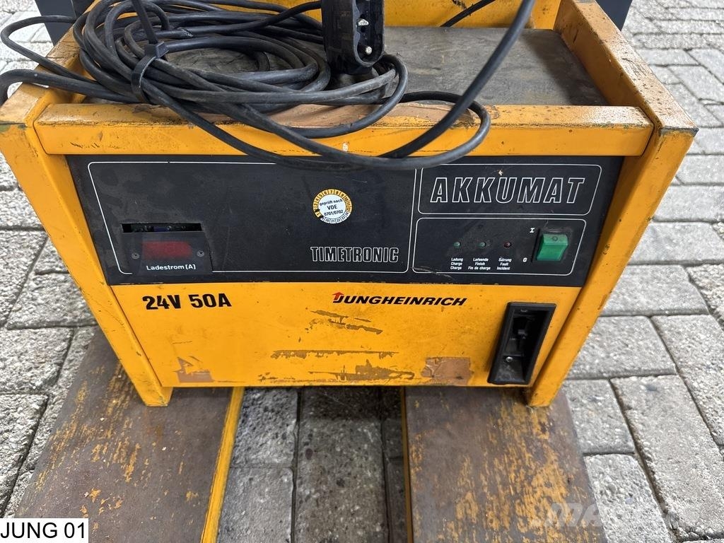 Jungheinrich Reachtruck 290 cm lift height, battery charger. 포크리프트