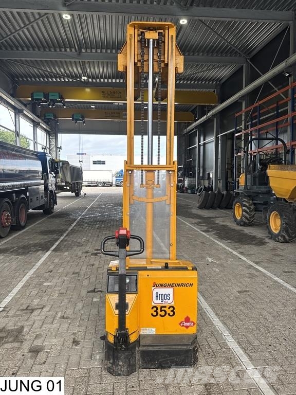 Jungheinrich Reachtruck 290 cm lift height, battery charger. 포크리프트