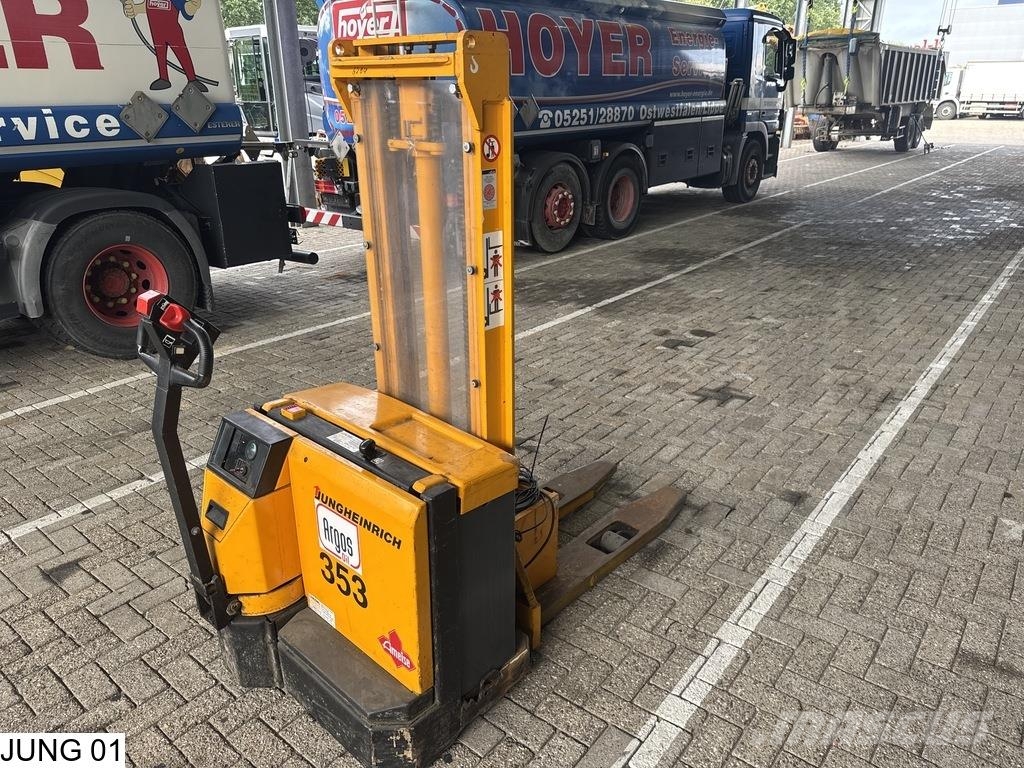 Jungheinrich Reachtruck 290 cm lift height, battery charger. 포크리프트